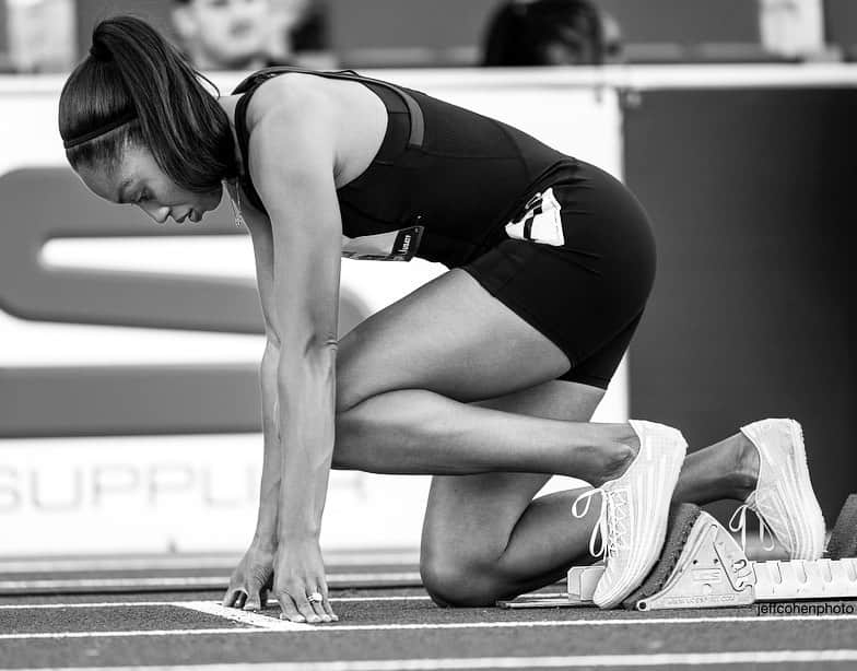アリソン・フェリックスのインスタグラム：「It’s still for women. Always will be. • Today I’m racing one last time at US Championships. When I first raced here I thought I was racing for medals. I chased those medals for acceptance, validation and purpose. Along the way I’ve learned why I really run and it’s for a better future for women and girls. A better future for Camryn. • I’ve loved running for you the last 20 years of my life and I cannot thank YOU and this sport enough. This season I came back so that I could provide childcare at these championships (thanks to my amazing partners @athleta and @andmother_org), I came back to remind women that they don’t have to walk in anyone else’s footsteps that they can do it in their own shoes (@bysaysh see what I did there). Keep Going. Keep Fighting. Keep Speaking Your Truth. I’ve loved the last 20 years of competing at US Championships and I can’t thank you enough. • One Last Lap on @nbcsports from 4-6 pm ET 📸 by @jeffcohenphoto  • Oh and @bysaysh is donating 20% of sales from now until Aug 8 to the Power of She Fund which is a fund I set up with @athleta to fund athlete mothers and their needs. We give out grants so that athlete mothers can cover the cost of moming while they compete and provide on-site childcare at events. We’re trying our best to change the world for women and we want you to join us!」