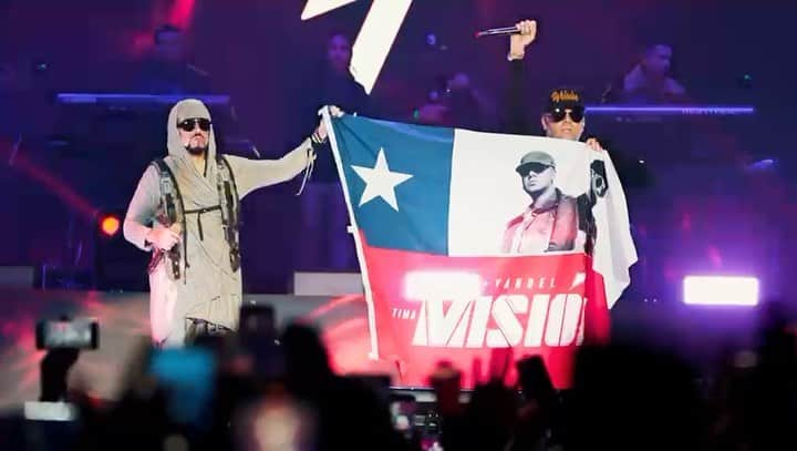 ウィジンのインスタグラム：「Chile 🇨🇱 🤯❤️mañana le toca a Bolivia 🇧🇴 #laultimamisionworldtour🌎 @wisinyyandel」