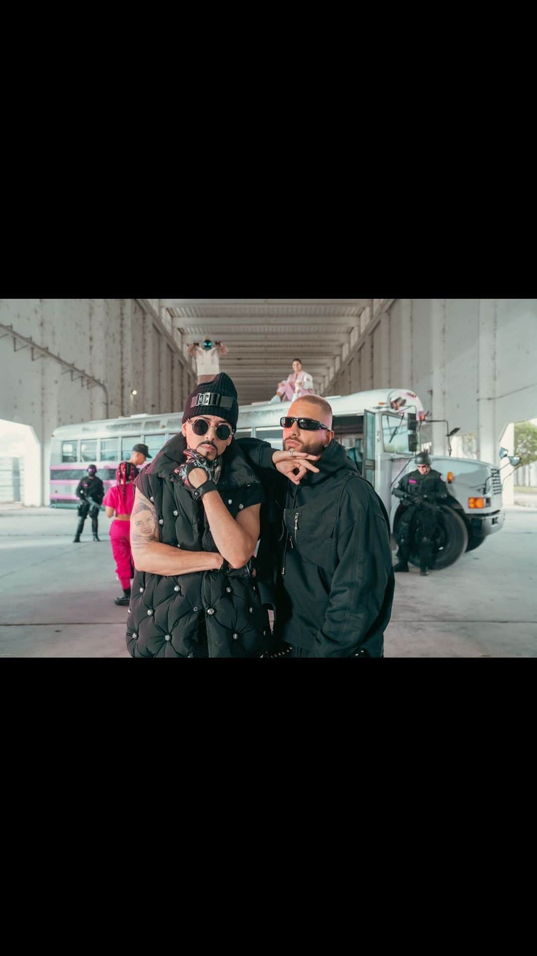 ヤンデルのインスタグラム：「Dale para el Youtube para que veas el video de #NuncaYPico  @_eladiocarrion1 ❌ @Yandel ❌ @Maluma」