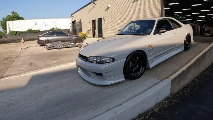 スティーブのインスタグラム：「We just revealed the Kid’s Skyline New wrap on the channel!! This car transformed so much in just a short time!! Absolutely incredible. Special thanks to @detailwerkzdallas and @kanseiwheels Watch the videos on Steve’s Pov and Atlanta Ga keep your eyes open for a new Skyline in town!! あっちゃんのスカイラインは思った以上にカッコよくなった！！本人も大好き❤」