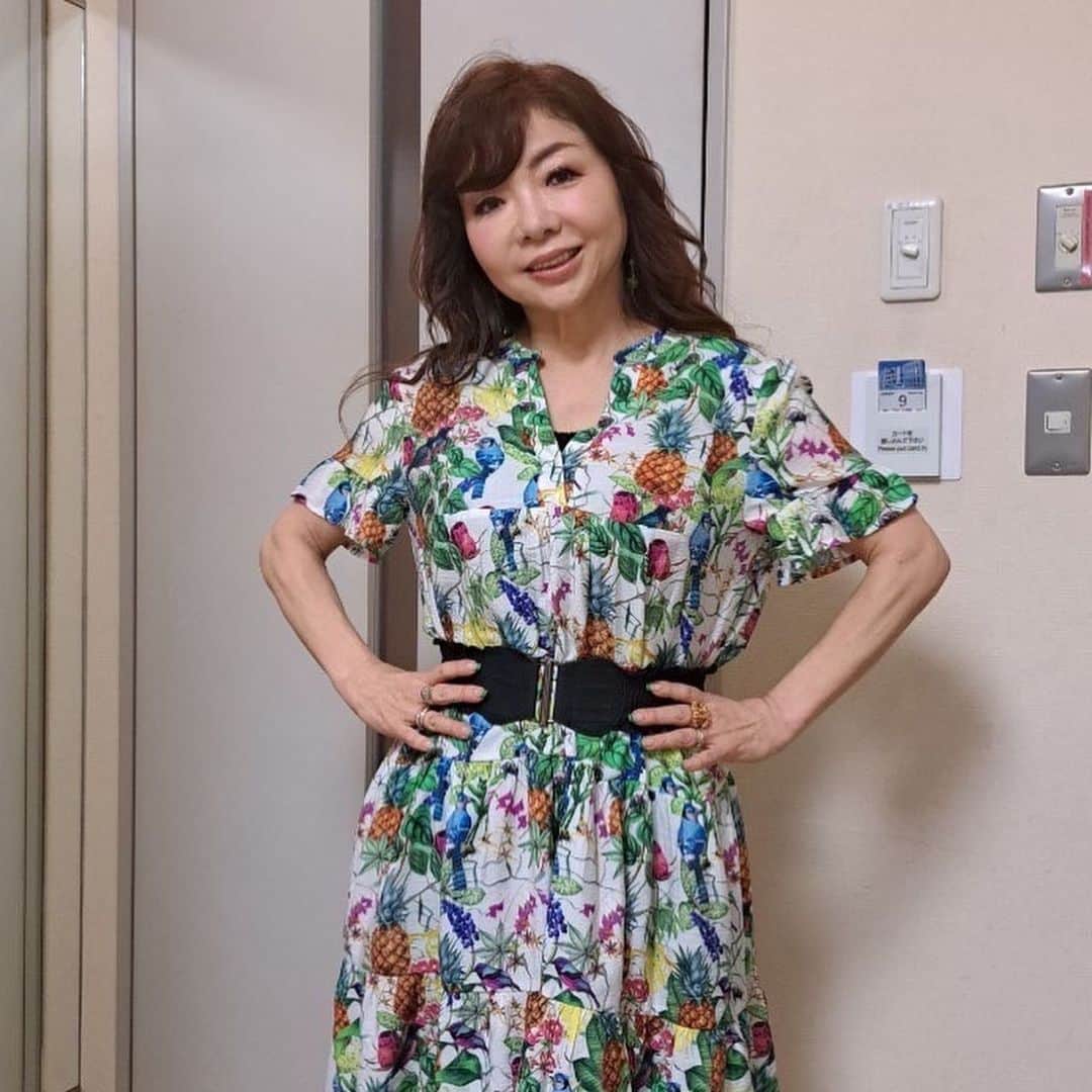 のインスタグラム：「ハワイに行ってよかったー💕  ハワイの話で仕事がいくつか来ました❗️ ありがたい😊  ハワイの話してます🌴 観てね🌺  ○6/27(月)20時00分〜CX「あしたの内村！！」VTR出演 今ハワイ旅行はできるのかSP！です。  #ハイヒールモモコ #👠 #👠🍑 #CHANEL #シャネラー #グルメ #アメブロ  #YouTube #モモコ新聞 #あしたの内村 #ハワイ旅行」