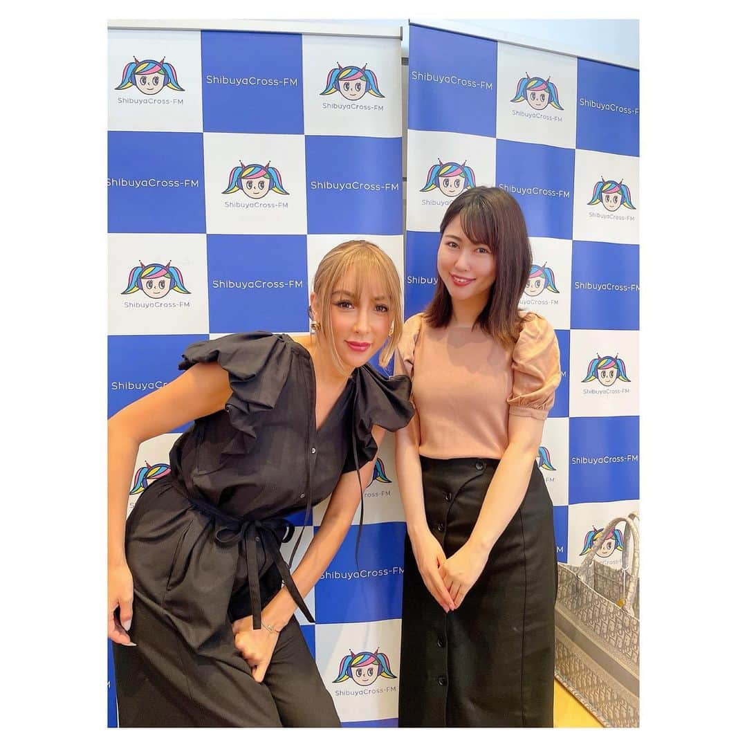 安蒜幸紀さんのインスタグラム写真 - (安蒜幸紀Instagram)「. 【渋谷クロスFM】 BeauStage CHANNEL produced by アデランス . 5月からアデランスさんプロデュースの 新番組始まっております！ . 初回は株式会社アデランスの津村社長と 元宝塚の凰稀かなめさんがゲスト . 2回目の今回はGENKINGさんがゲストとして 美容ケアについて語って頂きました❤︎ . アデランスさんはヘアケアのイメージが強いですが 美容家電もすごいんです！ . これから様々なゲストさんをお招きして ゲストさんの美容ワンポイントアドバイスを 伺っていきます✨ 宜しくお願いします😊 . #ラジオ#渋谷クロスFM#渋谷#東京#アデランス#ヘアケア#美容#美容家電#KAMIGA#ドライヤー#凰稀かなめ#GENKING#ゲスト#生放送#仕事#フリーアナウンサー」6月26日 18時09分 - ambirusaki