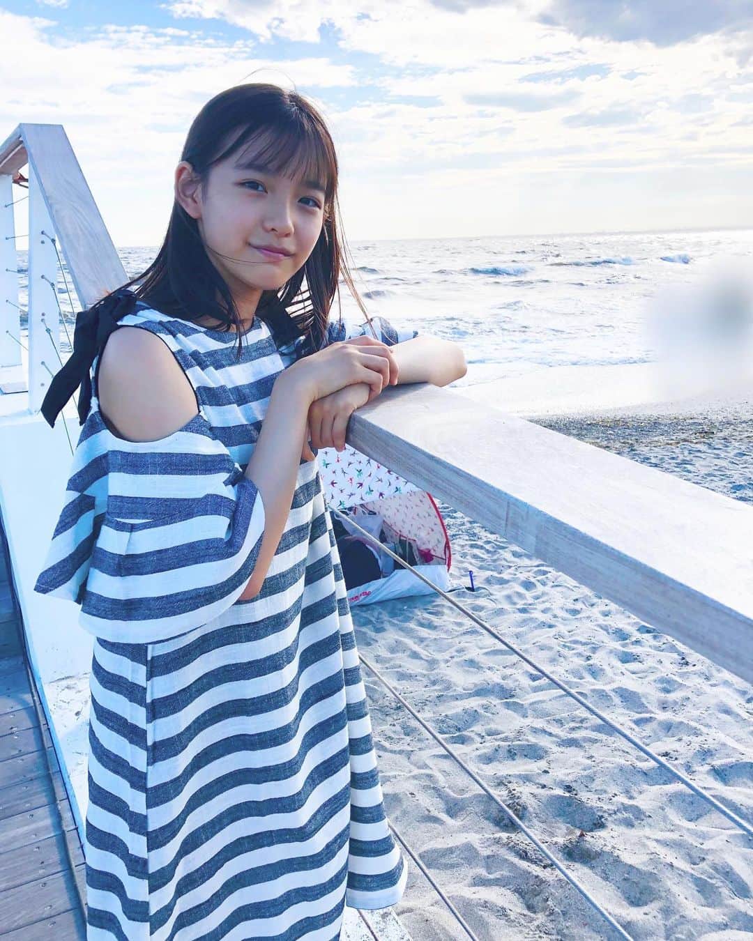 野澤しおりさんのインスタグラム写真 - (野澤しおりInstagram)「髪の毛を15センチ くらい切りました‼︎ 💇‍♀️  #海へ行きました 🌊🐚 #夏がきた 🍉 #野澤しおり」6月26日 18時15分 - n_shiori_ta