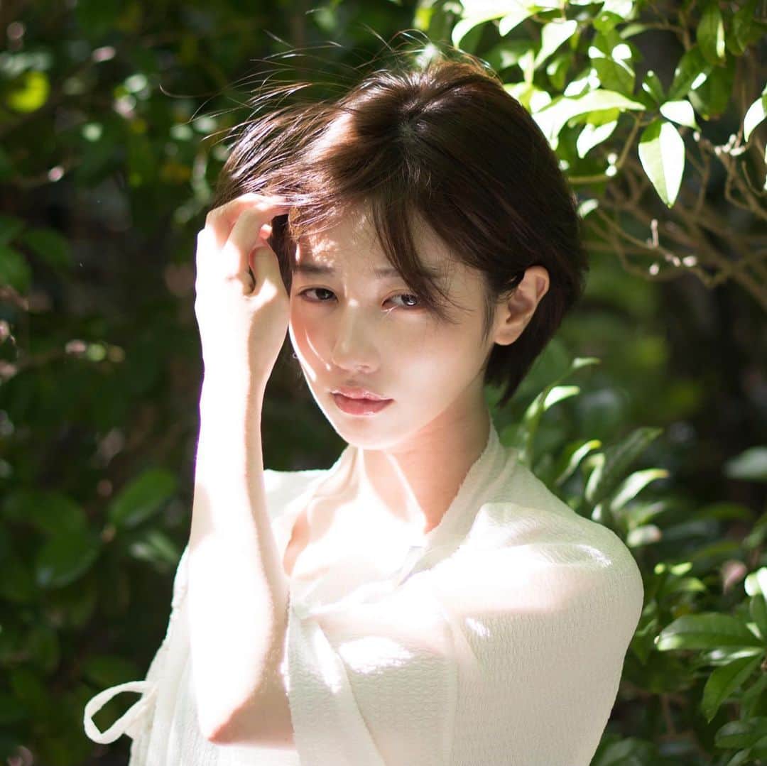 若菜みさのインスタグラム：「とてもクールに撮っていただけて、気に入ってます。どうかな✌️  我在日本当画家。真的很感谢一直支持我的你。항상 나를 응원해줘서 고맙고 너에게 고맙다.」