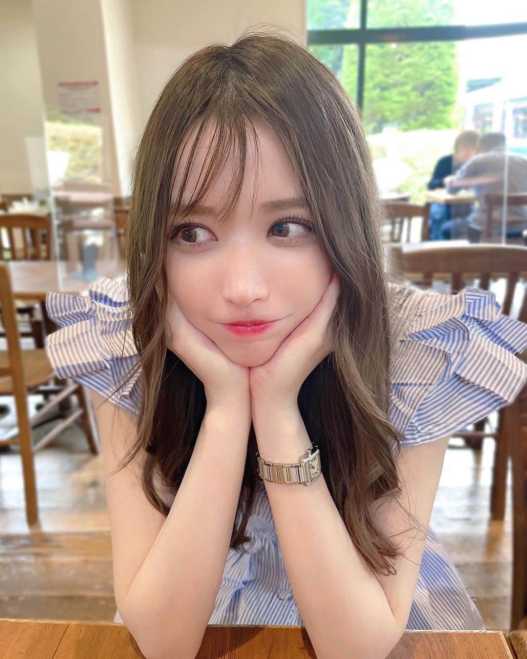 吉見衣世のインスタグラム：「暑すぎるー！！  この写真のカメラマンはお母さん🤣💓  #暑い#夏#静岡#御殿場」