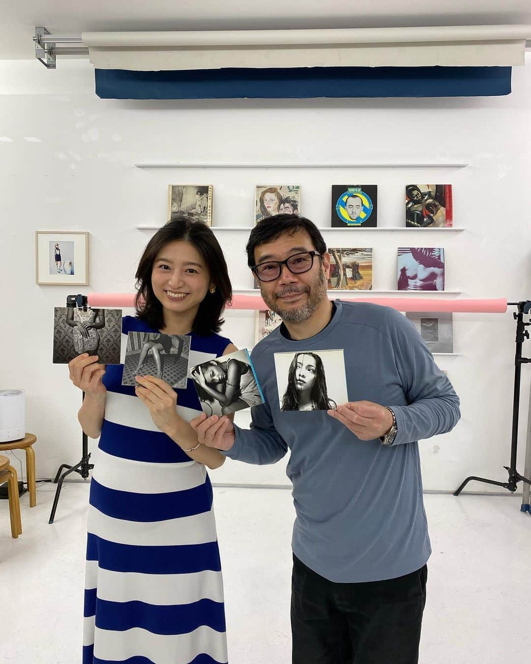 上野優花さんのインスタグラム写真 - (上野優花Instagram)「梅雨…あけた⁉️ っていうくらいの晴天🌞  熱中症には気をつけましょうね。  さて、現在六本木のフジフィルムで開催されている 写真家　平間至さんの写真展😊  え、あの写真もそうだったの？！と驚くほど、 数々のアーティストのジャケ写を撮られている平間さん。  妊娠中に家族写真を撮る際に 何気なく見ていたInstagramで平間さんの写真に出会い、 HPにご連絡して予約をしました。  撮影中、何か音楽をかけますか？と聞かれ 迷わず「安室ちゃんでお願いします！」と言うと、 「僕、安室ちゃんも撮ったことあるんですよ！」と。  驚く私に見せてくださったのが 『SWEET 19 BLUES』のアルバムでした。  元々このジャケ写が凄く好きだったので、 偶然的だとしても 何かを感じ取って出会えたことがとても嬉しく…🥹💞 やっぱり写真って凄いなぁ✨  もちろんこの安室ちゃんの写真も 今回の展示会で飾られているのですが、 大きな写真だからこそ初めて知った 安室ちゃんの少し意外な？姿も見られて ファンとして嬉しい一枚でもありました✨  そしてアーティストだけではなく、 一般のご家族写真も撮られている平間さん。  まるでその瞬間にいて 今にも笑い声が聞こえてきそうな 温かい、お洒落な写真を撮られる とても優しい平間さん。  これから先の節目にも 写真を撮っていただきたいです。  家族写真を撮りたくて写真館をお探しの方、 おすすめですよー😊  写真展は6月30日までの開催です✨  #平間至 さん #平間至写真展  #安室奈美恵 #SWEET19BLUES #ジャケ写 #家族写真 #写真館 #写真」6月26日 11時21分 - yuka_ueno89