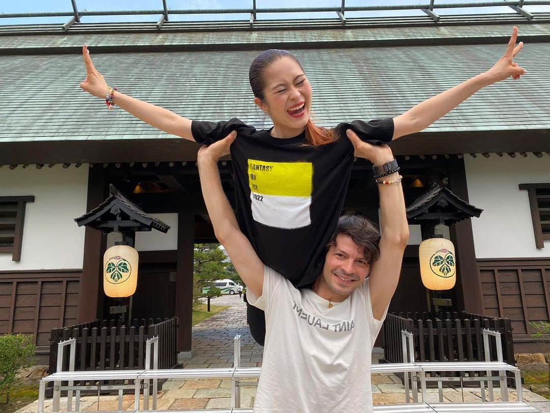 ステファン・ランビエールのインスタグラム：「Fantasy on Ice 2022 final day in Shizuoka! I will cherish many beautiful moments of this amazing tour! THANKYOU!!!❤️」