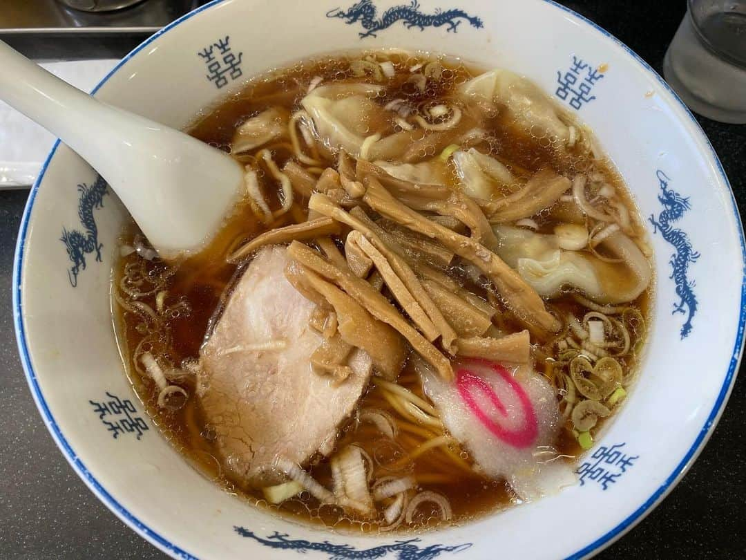 和田政宗さんのインスタグラム写真 - (和田政宗Instagram)「参院選応援時の昼食シリーズ。  昨日は、神奈川県の金沢八景の「八景堂」のワンタンメン。  街中華の本領発揮✨  炒飯も美味しかったー❗️」6月26日 11時34分 - wadamasamune