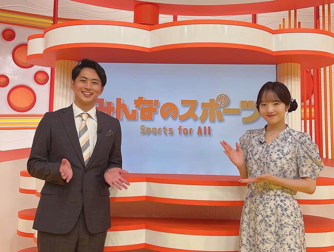 島田一輝さんのインスタグラム写真 - (島田一輝Instagram)「投稿が本当に久しぶりになりました申し訳ございません🙇‍♀️  SPORTSウォッチャーが、みんなのスポーツに変わり約3ヵ月。  大変お世話になった中畑さん、大木さんと別れが寂しかったですが、いつも通り楽しい雰囲気で放送を終えました！  そして、みんなのスポーツでは毎月MCが変わるということで、、、 かなり遅れて大変申し訳ありません。  4月は、大久保嘉人さんでした！本当に太陽のように温かい方で、スタジオの中を優しく包み込んでくれました。毎週大久保さんの温かい雰囲気に勝手に癒されてました！  5月は、土井レミイ杏利さんでした！初回から完璧なMCとして、キャスターとしても非常に勉強になることばかりでした。ハンドボールのことを真っ直ぐに考えていて尊敬するところばかりでした！  そして、6月は本田真凜さんです！土曜日と日曜日を一緒に担当させていただいてます。 現役大学生で、フィギュアスケーター、そしてMCまでと… ご兄弟の話も、スポーツの話も面白いエピソードや素敵なエピソードばかりで毎週私もこっそり楽しみにしてます！  今日が本田さんの最後の放送です！みんなのスポーツお見逃しなく！ 久しぶりすぎて、長々と申し訳ございません💦  写真 1枚目　#本田真凜 さん 2枚目　#土井レミイ杏利  さん 3枚目　#大久保嘉人 さん 4枚目　#中畑清 さん #ビビる大木 さん  #みんなのスポーツ #SPORTSウォッチャー　 #テレビ東京　#島田一輝」6月26日 12時40分 - shimadaikki