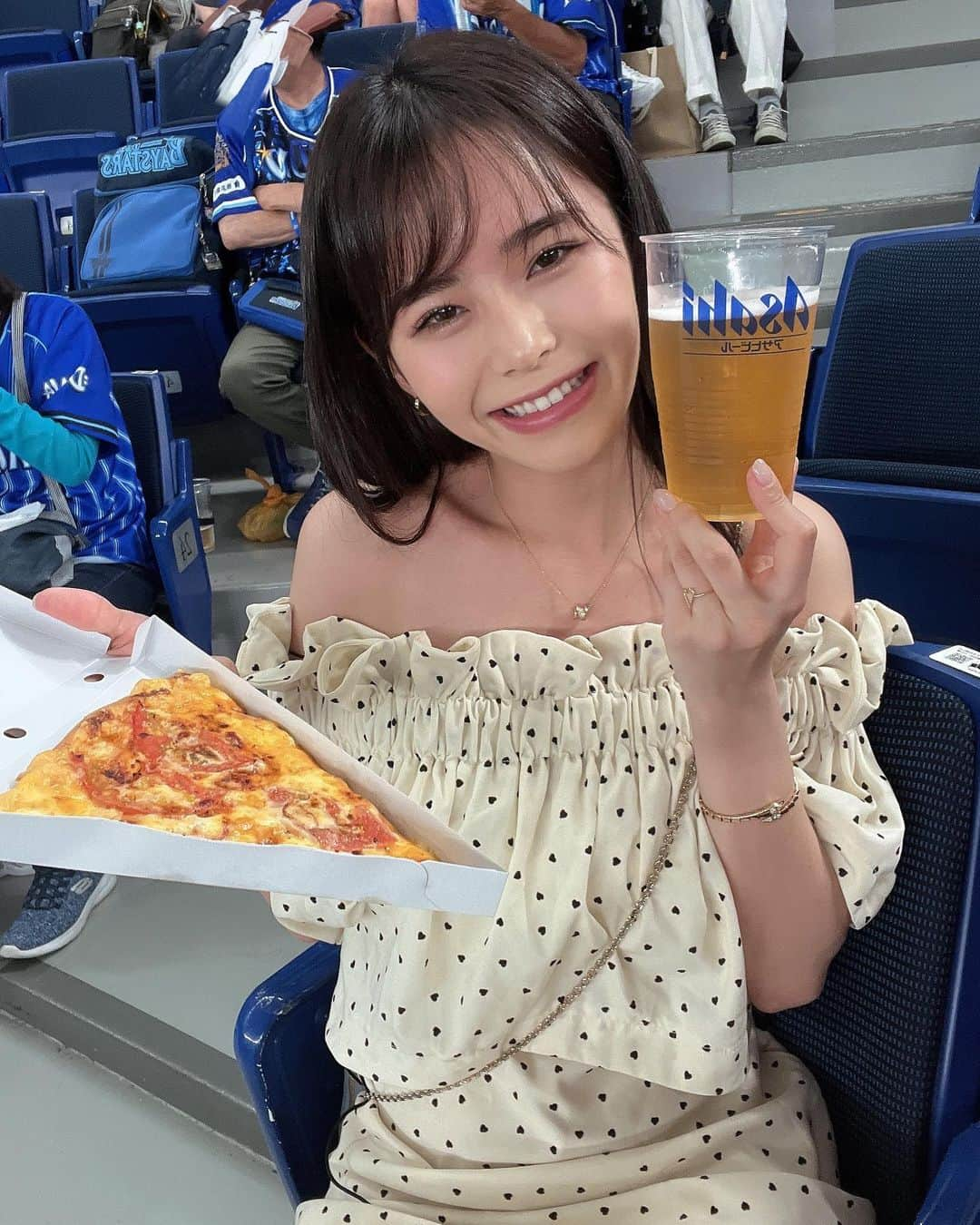 雛野ぽぽさんのインスタグラム写真 - (雛野ぽぽInstagram)「酔っ払いin東京ドーム🥴🍺  かわいい子ちゃんにビールを注いでもらいました🥰🥰」6月26日 12時43分 - 1mariannnnn