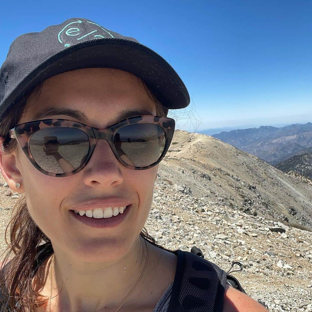 Leslie Camila-Roseのインスタグラム：「Made it to #mountbaldy at 10,000 feet (3000m mètres d’altitude) I’m back home now.. Eating vegan ice cream in bed. Not sure if the ice cream is helping with the pain from the 10 miles hike or is just helping me cope with the SCOTUS decision… Either way it f***g hurts!」