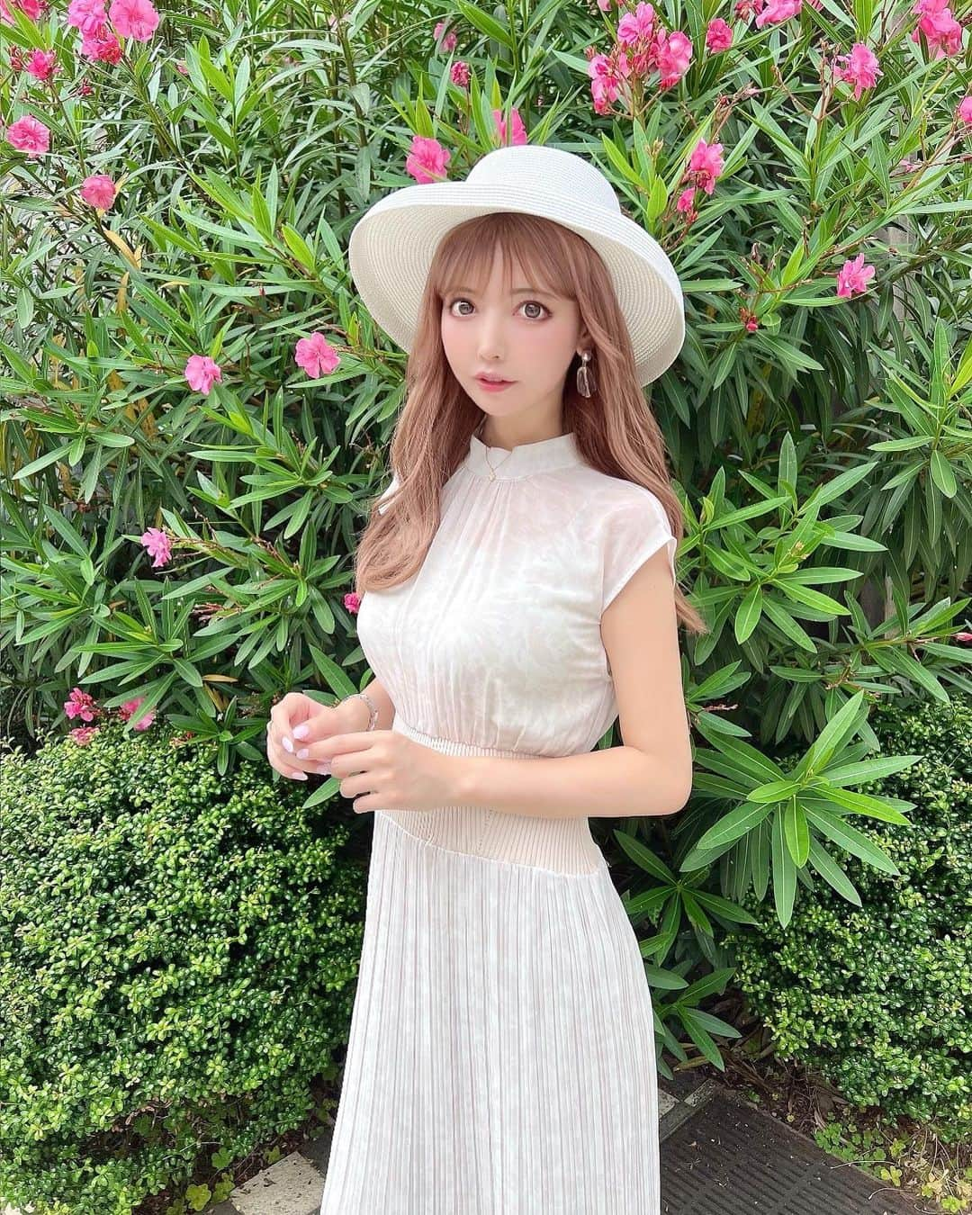 吉川ちかさんのインスタグラム写真 - (吉川ちかInstagram)「リップサービスの 夏ワンピース🥺💓 サラッと一枚で着れて楽ちん🤌 (@lipservice_official )  リップのワンピースは 毎回デザインが可愛過ぎて いつも着てるよ🥹💕  #リップサービス#lipservice#ワンピース#ワンピース#コーディネート#コーデ記録#夏ワンピース」6月26日 16時01分 - yoshikawachika_1116