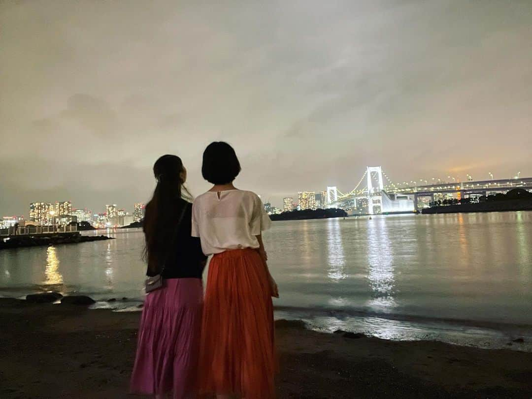 風凛水花さんのインスタグラム写真 - (風凛水花Instagram)「先日のユウキお帰りなさいホカンス😍❤️❤️❤️ 台湾から2年4ヶ月ぶりに日本に帰国したユウキとゆっくり再会出来ました😊💕💕💕 世界中がコロナの脅威に晒される中、たった1人で異国の地へ留学をしたユウキ🥺✨✨沢山遊びに行こうと思っていたのに全く会えず、無事に日本に帰国してくれてとっても嬉しい😊❤️❤️ ユウキは私にとって、太陽のような存在😆🌞💕💕 会うと心が温かくなって、元気いっぱいになります😊💕💕同期にも家を燃やされても怒らないと噂されるほど優しくておおらかなユウキ😌✨✨✨オンラインで繋がっていられても、実際に会えると本当に嬉しい😊❤️❤️  会えなかった期間、沢山の成長をしていたユウキ👏✨✨ 留学前に一緒に台湾旅行をした時は、言葉を伝えるのは辿々しい印象でしたが、今ではペラペラと台湾のお友達と楽しそうに電話でお喋りしてました🥺💕 ユウキの努力に感動しました😭✨✨ そして台湾での目標に向かって前進する姿に、またまた大感動😭✨✨✨✨ 私もユウキに恥じない毎日を送らなくてはと身が引き締まりました😊💕  いつも人に優しく向上心を持ち続ける事は容易な事では無いと思います✨ 自慢の親友に心からのお祝いを込めて🥂❤️ 久しぶりの日本帰国おめでとう😆🎉🎊  #台湾　#帰国　#おめでとう㊗️ #沢山写真撮ったよ❤️ #4枚目はバランス取れず爆笑😂」6月26日 17時15分 - furimizuka