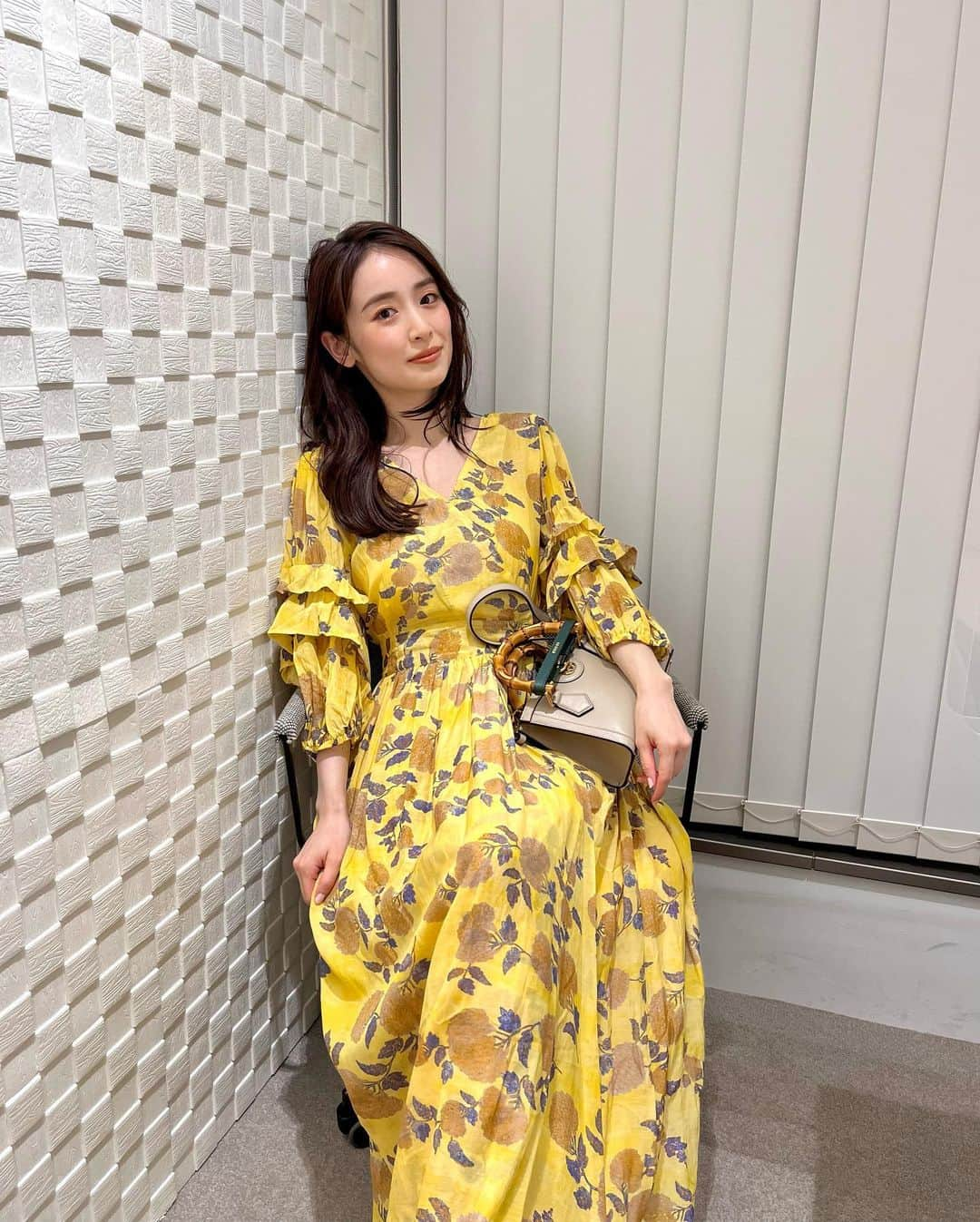 泉里香のインスタグラム：「夏ワンピ🌻 今夜10時からは「眼の壁」2話放送です  #夏服#Summer#wowow」