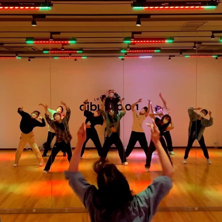 Asuka Fujimoriのインスタグラム：「🤎🧡🌤 @ellamai  . w/ @rico920rico @miyabinpi  @rikuto_dance @kokooo_328  @haruca_matsui @___.mico  @naho0122dance @miyu629yyy  . #ellamai#trying#heartonmysleeve  #choreography#hiphop」
