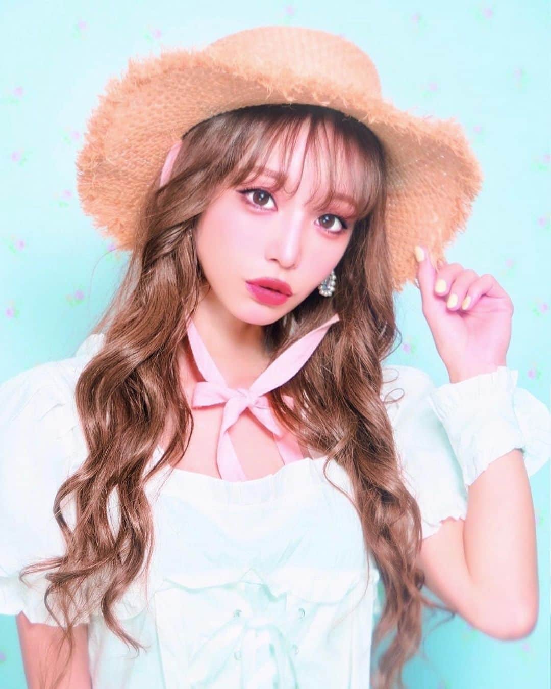 のインスタグラム：「⁡ ⁡ 姉ageha専属モデルに会える クローズドイベント サイン会お渡しイベント有難う御座いました♥️ @aneageha  ⁡ ⁡ ⁡ 参加してくださった皆様は 優しい方々ばかりで心がほっこり。 姉アゲハの専属モデルになって1年半 素敵な思い出(宝物)が増えました(喜) ⁡ ⁡ ⁡ ⁡ #武田静加#姉ageha#姉アゲハ#お渡し会#event #専属モデル#モデル#model#雑誌#生き方#beauty #ビューティ誌#2022年」