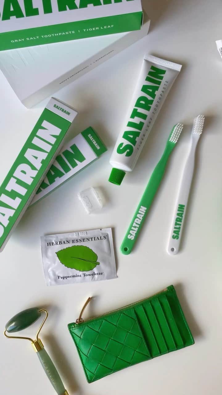 中世古麻衣のインスタグラム：「💚🪀🧩🏐🦖🍏  Green & Cleanなお気に入りたち。  日本初上陸、SALTRAINの天然グレイソルト、CICA成分を配合したデンタルキット🪥  @saltrain_official_jp @saltrain_official  グレイソルトという貴重な塩のミネラルを配合したケアグッズを展開する、韓国のライフスタイルブランド。 日本先行POP UP STOREが6/22~6/30まで伊勢丹新宿店 本館2階で開催中！ ギフトにもぴったりなアイテム、数量限定の物もあるそうなので是非見に行ってみて🧼 ピンクも可愛いかったなぁ🩰」