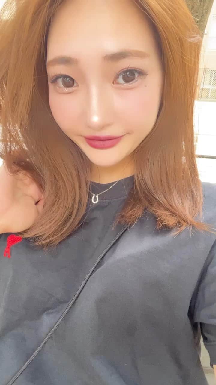 黒咲ななのインスタグラム：「. . 今年の夏は 髪色も明るくしちゃってぎゃう✌️に なる予定~~~✌️ . . 予定は未定~~~✌️ . . #selfie#インスタエフェクト  #エフェクト#アミパリス #amiparis#ami#Tシャツ」