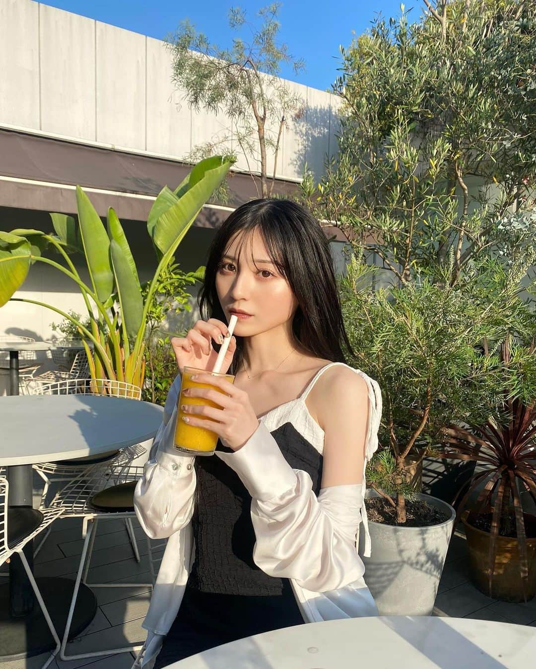 吉井美優のインスタグラム：「. 毎日熱くて溶ける 🫠💧  エクステ付け替え 今月も有難う御座いました ♡ @tlonysta_hori」