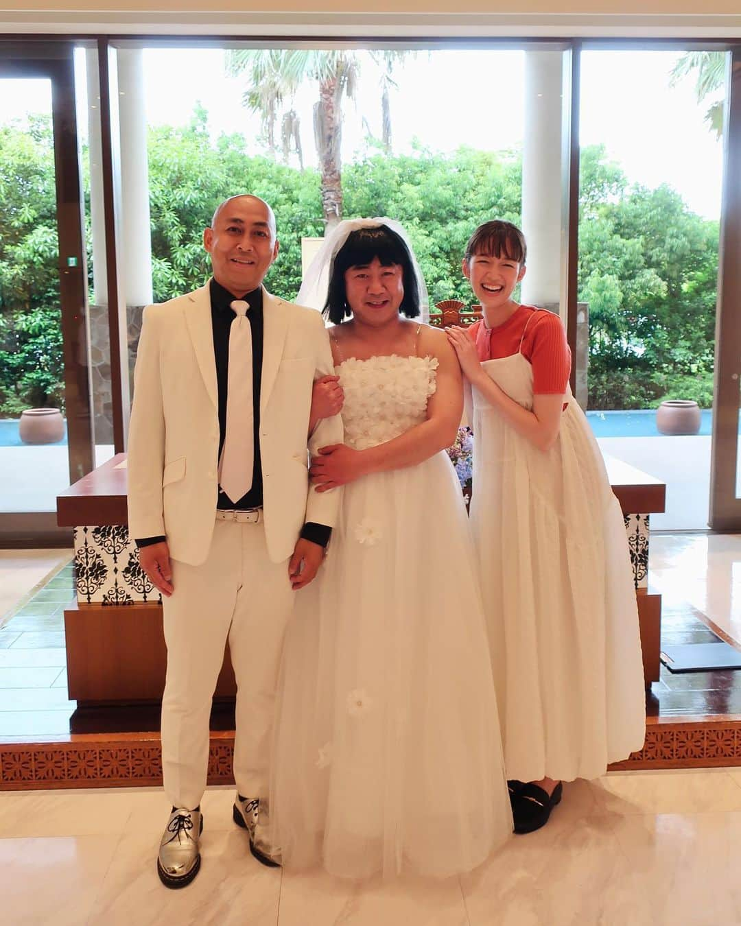 佐藤栞里さんのインスタグラム写真 - (佐藤栞里Instagram)「. ご結婚おめでとうございます🕊 このような素敵な日にお招きいただきとても嬉しいです。 おふたりの幸せを、いつまでもいつまでも 願っております🥰 #改めましてみなさん個性的で素敵なお名前 #当日はまっすぐ歌ってほしい #ちょっとごめんなさいブーケいただきまーす💐 #ピン札交換サービスありがたい #絶対的三半規管 #新郎さま緊張していたのですかね #では3段でお願いしますお金貯めます #結婚式の前は無色透明のものを食べましょう #だれよりも幸せになってください #新品を買って返そう日焼け止め #小鳥さんにぱんをあげる優しいおじさん🥖 #どんな時代もノックが大事 #超難関ゲーム高橋名人の冒険島 #あのおにぎりを食べると幸せになれます #生ビールも昨日までです #おわかりいただけだだろうか、、 #全員集合ご感電スペシャル⚡️」6月26日 21時10分 - satoshiori727