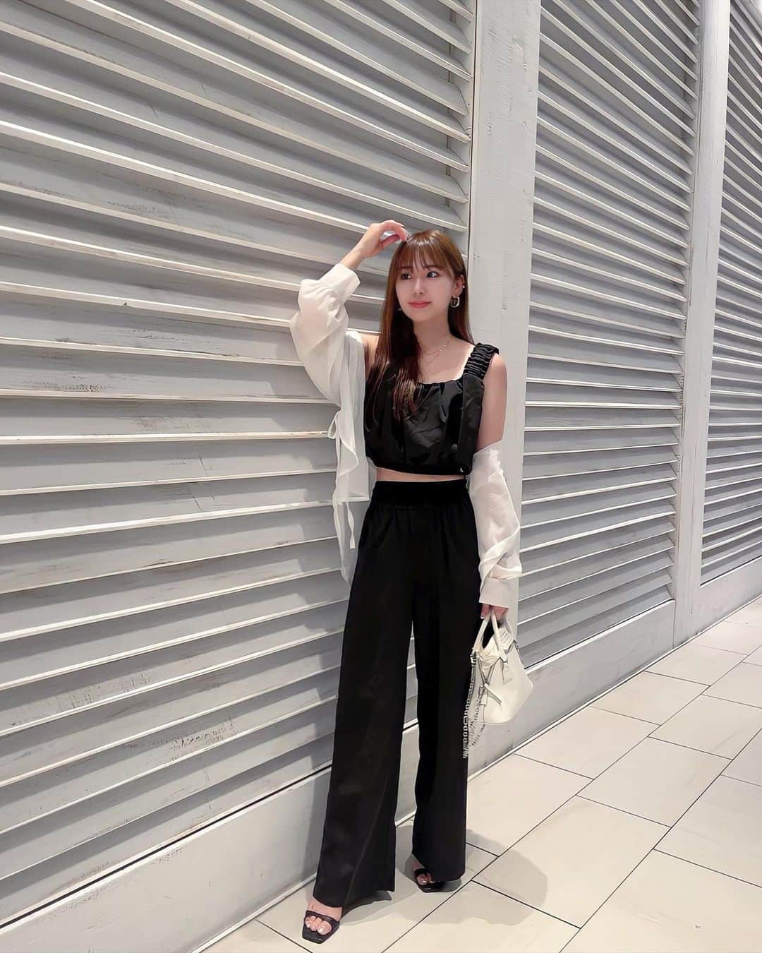 藤川沙弥のインスタグラム：「. . 毎日暑すぎて🫠☀️💦 このセットアップtopsもbottomsも ゴムがしっかりしてて自分の好きな位置で 肌見せしたりしなかったり着れてお気に入り♥︎ @olupic_official ✔︎ 別々でも優秀🫡  SHOP LISTのタイムセールで めちゃくちゃお安くなってたよっ🤭🎪  #OLUPIC #オルピック」