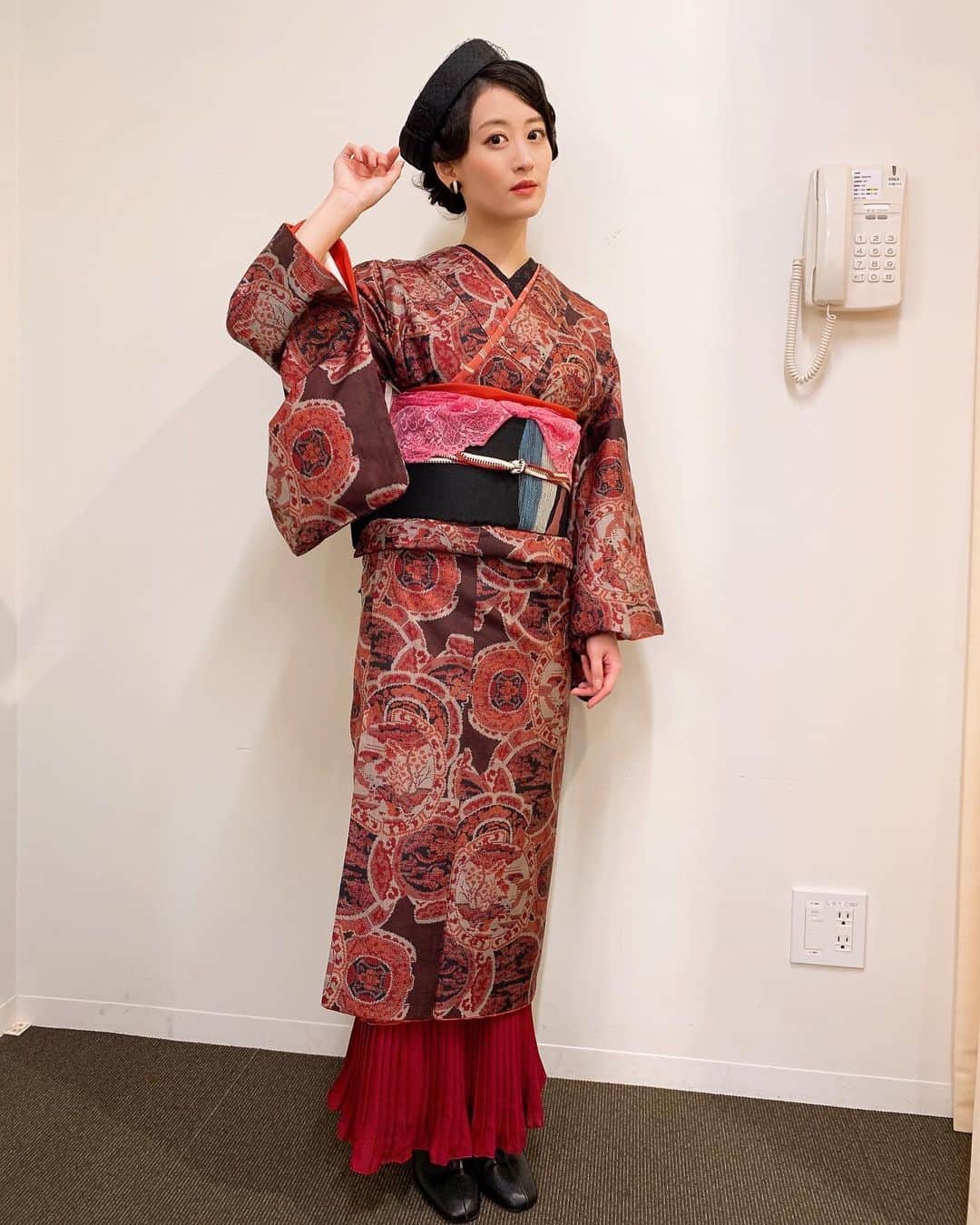 上西恵のインスタグラム：「全身👘 着物にプリーツスカートとブーツ☺️☺️☺️ ⠀ #着物 #kimono」