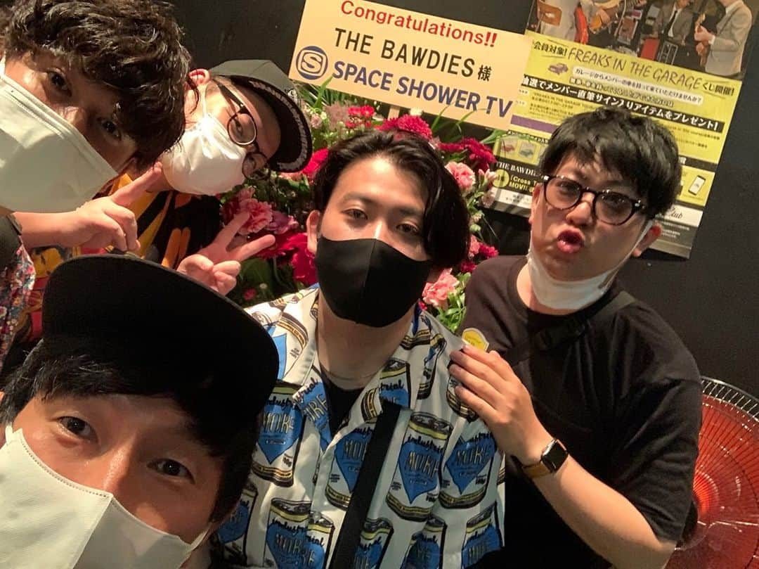 松間雄亮さんのインスタグラム写真 - (松間雄亮Instagram)「THE BAWDIES「FREAKS IN THE GARAGE TOUR」 に招待して頂きました。激渋過ぎた。 これがガレージパンクというものなんですね。 情熱がある人達はかっこいい！！ #thebawdies  #激渋 #ガレージパンク #恵比寿 #恵比寿リキッドルーム」6月26日 23時12分 - yusuke01418931