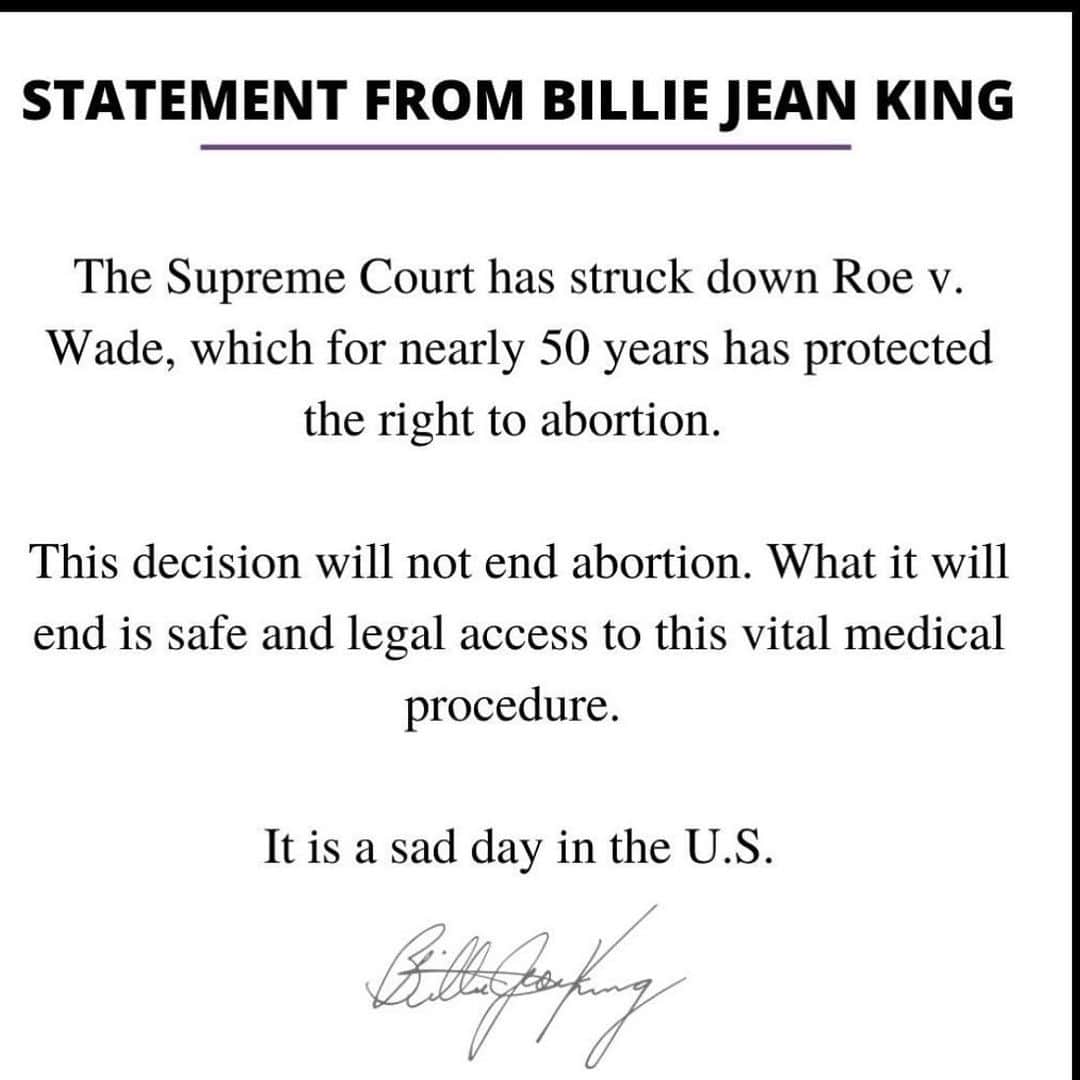 エリザ・ドゥシュクのインスタグラム：「This. Repost: @billiejeanking  on Supreme Court overturning Roe v. Wade. #SadDayAmerica」