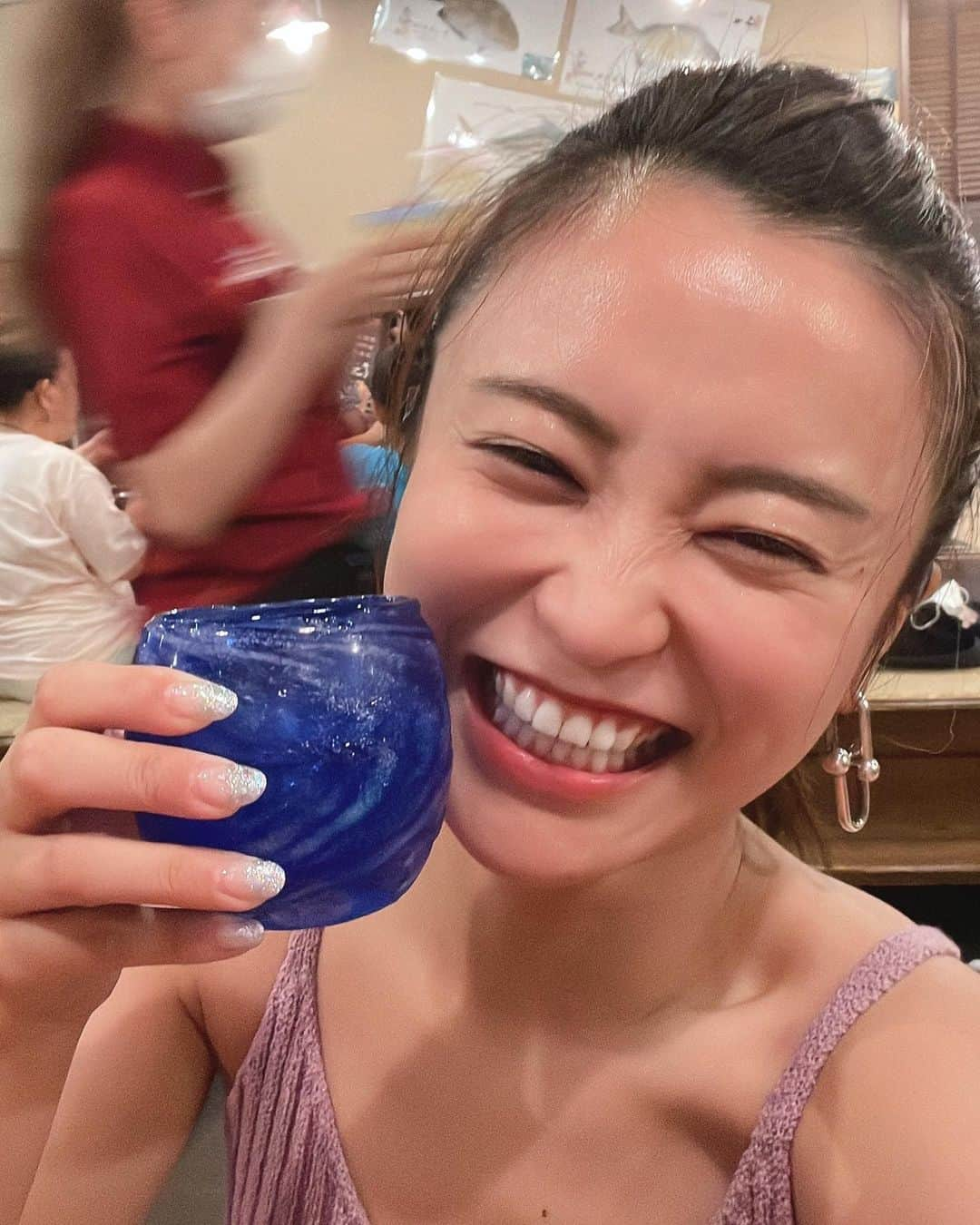 小島瑠璃子のインスタグラム：「🌈 泡盛！ 三線の花というお店で、 三味線の演奏を聴きながら 周りのお客さんとみんなで 歌って乾杯したのが思い出🥰」