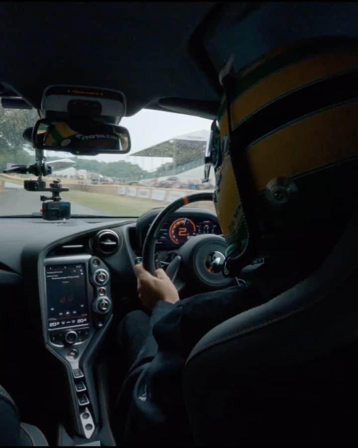 McLaren Automotiveのインスタグラム：「This is Unstoppable with the fans at @fosgoodwood @mclarenauto @bsennaofficial 💙🧡 Link in bio for full film.   #McLarenFoS2022 #GulfOil #GulfxMcLaren #GulfLove #TogetherWeAreUnstoppable」
