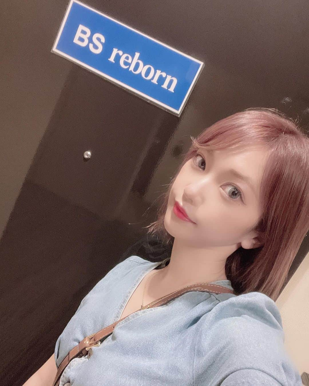 一鷹杏奈のインスタグラム：「ビューティースリム銀座店 @beauty_slim_reborn  2回目！ 1週間後にいってきたぁ🥺❤️ 同じ部分やると効果的ってことで また、同じ部位のお腹と背中と 裏ももやってもらっまよぉ セルライトゼロコース  EMS＋高濃度酸素＋美脚マシン って同じコース 美脚マシンも骨盤矯正にもなるから めっちゃいい！  気持ちよくて、セルライトなくせるの 最高🥺🥺 また、 来週も予約もとってきた！  キャンペーンもいろいろやってるから 気になる人はきいて✨  #ビューティースリムリボーン、#beauty_slim_reborn #痩身#ダイエット#美容 #女子力#癒し」