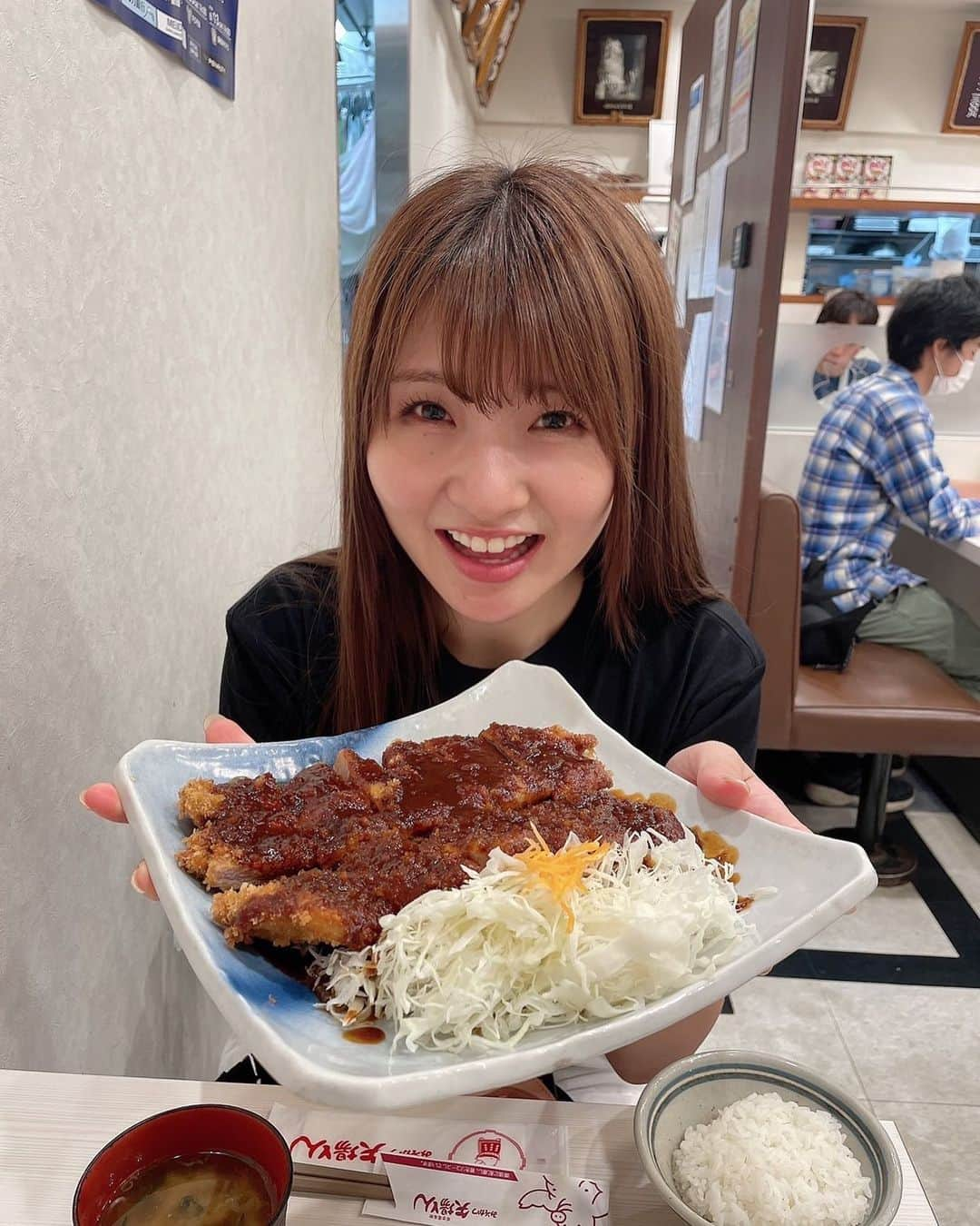 原つむぎさんのインスタグラム写真 - (原つむぎInstagram)「人生初の味噌カツ✌🏻 矢場とん🐷 めちゃ美味しかった☺️  #名古屋グルメ #矢場とん #つむグルメ」6月27日 13時15分 - haratsumugi