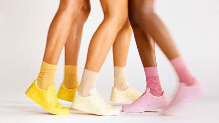 カレンウォーカーのインスタグラム：「The Veja x Mansur Gavriel collab will be available from karenwalker.com (live 9am NZT) and all KW stores tomorrow! Video: Chaumont-Zaerpour」