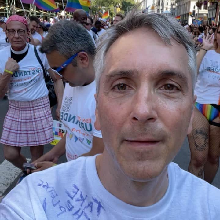 スコット・ローウェルのインスタグラム：「Happy Pride! How’s it going?」