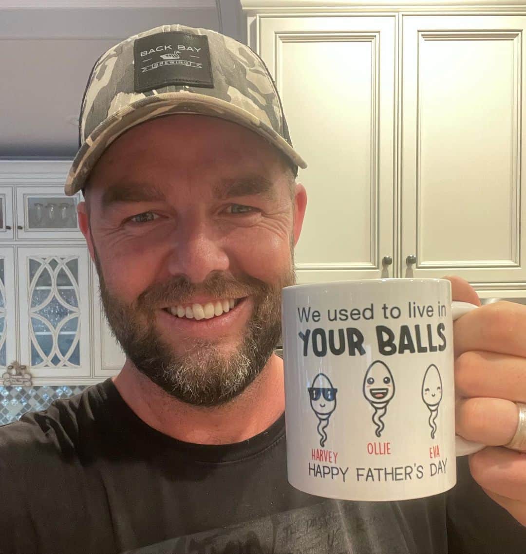マーク・リーシュマンのインスタグラム：「I may have missed out on spending Fathers Day with my family but @audreyleishman is always good for a great gift and a laugh!!」