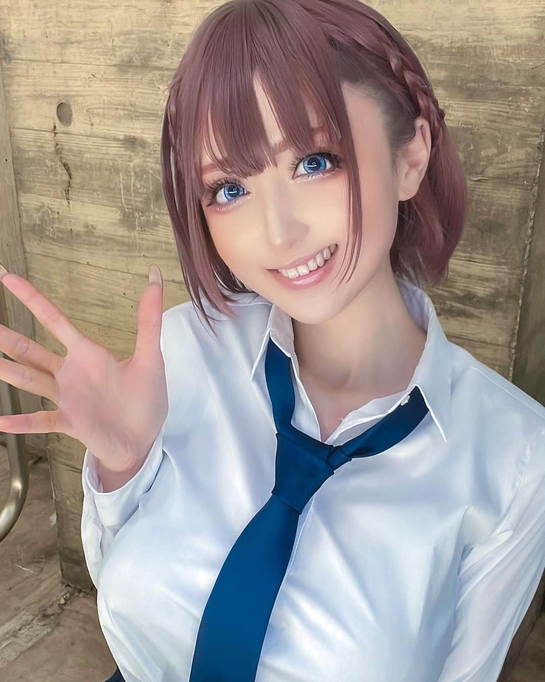 のインスタグラム：「おはようございます♪  今週もよろしくおねがいします！  月曜日のたわわ ♥️ アイちゃん  #月曜日のたわわ  🦋🌼🦋🌼🦋🌼🦋🌼🦋🌼🦋🌼  7/24のバースデー2日目イベの詳細が FANBOXに先に変更公開してます！  今後Twitterや、インスタでも 告知開始するのでお楽しみにーーー！  今ある7/24の参加申し込みフォームは 現在スタッフが調節中なので  7/24の参加フォームが開始になったら みんなの申し込みお待ちしてますー！  7/7までの申し込みで2000yenお得に 参加できちゃうので予約がオススメだよ！  参加フォームちょっとだけ待っててね！  募集開始したらインスタのストーリーズに URL掲載するので飛んできて欲しい！  7/23は既に開始してて 現在二次予約受付中です💗💗💗  よろしくお願いしますーーーッッ  🦋🌼🦋🌼🦋🌼🦋🌼🦋🌼🦋🌼  🌼バースデーイベント告知🌼 #カモミール生誕祭2022 を行います！  🦋まいふぇいぶ渋谷店 🦋7/23 13:00〜21:00  https://lineblog.me/chamiblog/archives/2945476.html  誕生日お祝いに来てくれたら嬉しい！今年はバースデーのために用意したオリジナル衣装を着る！お楽しみに！  ▼▼イベ参加申し込み▼▼ https://twitter.com/chamomile_chami/status/1537031764085878784?s=21&t=1BzCXAaPngChdw5T-z8pgQ  🦋シャンパンの予約受付締め切り 7月4日22:00まで  オリシャン遠隔もあるよーーー！！ 詳細はブログをチェックしてください！ lineblog ▶︎▶︎chamiblog  バースデーイベ参加お待ちしてます！！  🦋🌼🦋🌼🦋🌼🦋🌼🦋🌼🦋🌼  ◎あなたのサークル「カモミールFreiheit」は、土曜日　西地区“あ”ブロック－28a に配置されました。   コスプレ写真集など新刊頒布予定です！ みんなでコミケ100楽しみましょうー！ #C100  🌼🦋🌼🦋🌼🦋🌼🦋🌼🦋🌼  今後の予定は  6/25 アコスタマルシェ サークル参加 スペース場所▶︎ Ｉ18  7/23 #カモミール生誕祭2022  まいふぇいぶ渋谷店13:00-21:00  7/24 おしゃれなバーで撮影会！ チェキ会とカフェイベもやるよ！！ バースデーよろしくお願いします！！  8月はコミックマーケット100 サークル参加します！ 会いにきてねーーーーー！！  8/20 オタク交流会&即売会  サブカル会館 10:30-18:00  詳しくはカモミールブログや告知ツイートをチェックお願いします！！  🌼🦋🌼🦋🌼🦋🌼🦋🌼🦋🌼🦋  #cosplay  #cosplaygirl  #cosplayphotography  #cosplayer  #cosplaylife  #cosplaymakeup  #cosplaymodel  #cosplaymodels  #cosplaylover  #cosplaysexy  #selfie  #selflove  #cosplaylovers  #cosplayerchamomile  #chamomilecosplay  #chamomile #cosplayselfie  #fashion  #fashionblogger  #fashionista  #fashionista  #fashiontrends  #コスプレイヤーカモミール  #コスプレ女子  #コスプレイヤー  #コスプレイヤーさんと繋がりたい  #コスプレ好き  #自撮り女子」