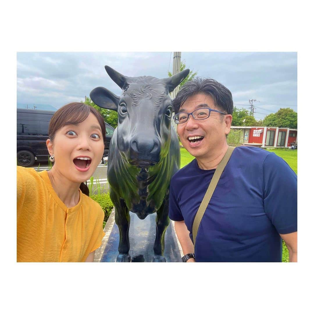 小野彩香さんのインスタグラム写真 - (小野彩香Instagram)「宮崎旅ロケオフショット📸 牛が一番カメラ目線でした🐄🫶  #宮崎エール旅 #宮崎牛 #高橋巨典 さん #小林市 #えびの市」6月27日 10時28分 - onoayaka_official