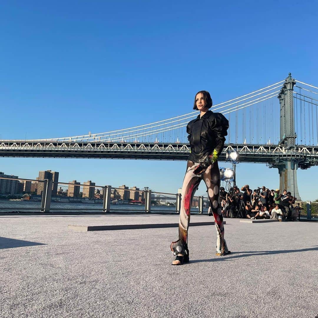 パブリックスクールのインスタグラム：「Humbled to play student and teacher to these three amazing designers and the mew @made class of 2022 @bedonwater @whensmokeclears and @k.ngsley . We launched Public School with @made 10 years ago and to come full circle and build onto the foundation we laid was our honor. The collections were impeccable and your first show(s) were a testament to the beauty and creativity that lies ahead. It’s up from here. #madexpaypal」