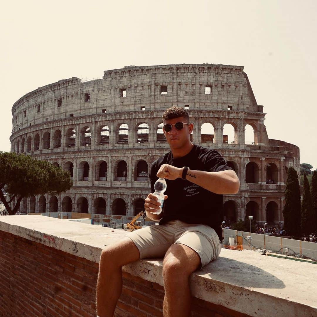 ロス・バークリーさんのインスタグラム写真 - (ロス・バークリーInstagram)「Rome. 🇮🇹🍝👌🏻」6月27日 23時28分 - rossbarkley