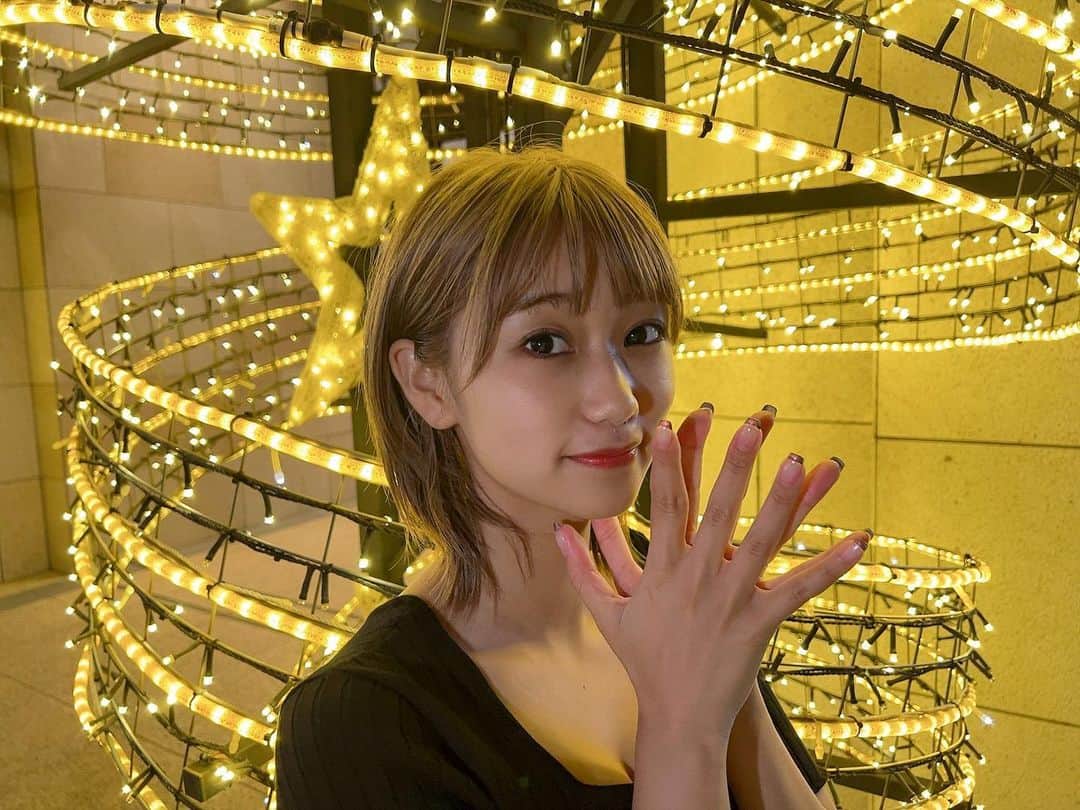 のインスタグラム：「28歳になりました🎂 . . 子供の頃に思い浮かべていたような かっこいい大人の女性には 到底なれてませんが🤣. . 少しでも年相応な大人になれるように そしていつまでも輝きを忘れないように. 頑張っていきます👶🏼💓 . . 朝から沢山のお祝いメッセージ ありがとうございました🍊🍊 . .」