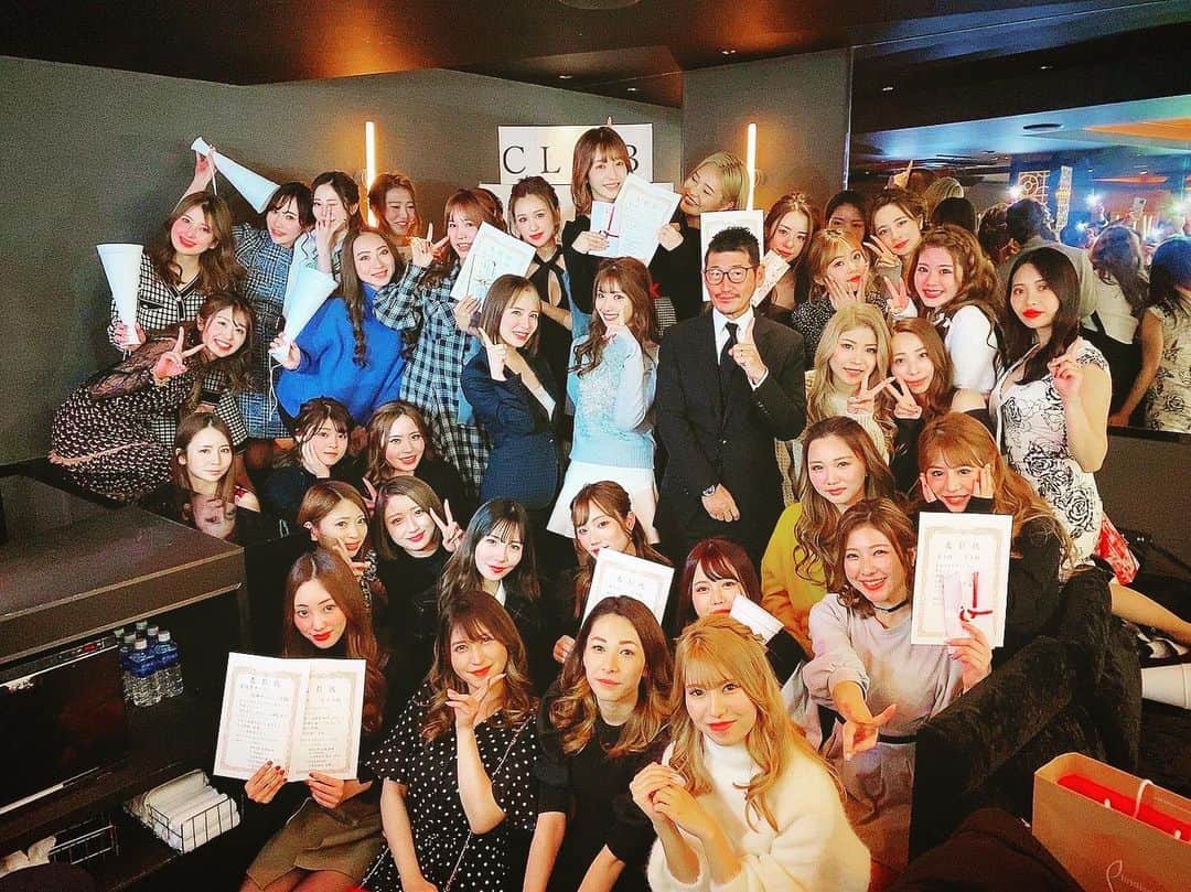 ゆらのインスタグラム：「＊   この度約1年と7ヶ月お世話に   なった、CLUB REIMS を7月15日に 辞め、地元北九州に帰ることになりました！    普通では経験出来ないこと   色々と学ばさせて頂きました🙌    残り少ない日数ですが   後悔がないように、全力で   頑張りますので、顔だけでも見に来て   もらえたらめちゃくちゃ嬉しいです。    綾田社長、ノア社長、松本代表   萬場さん、黒田さん、ノイmg、さおりさん、黒服さん方   関わってくれたREIMSの女の子の皆さん   本当にありがとうございました🤍    残りの日数よろしくお願いします🫶    CLUB REIMS  ユラ」