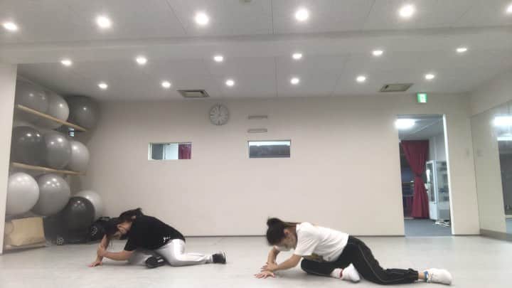 のインスタグラム：「2人で踊ると 1人で踊るのと また違って見える＾＾  #funny #zedd #jasmine  #cool #girl #ダンス #dance #dancer #セクシー #ボディラン #女子力up #sexygirl #sexy #脚 #自分磨き #バランス #体幹　 #selfie #happy #instagood #style #l4l #ff」