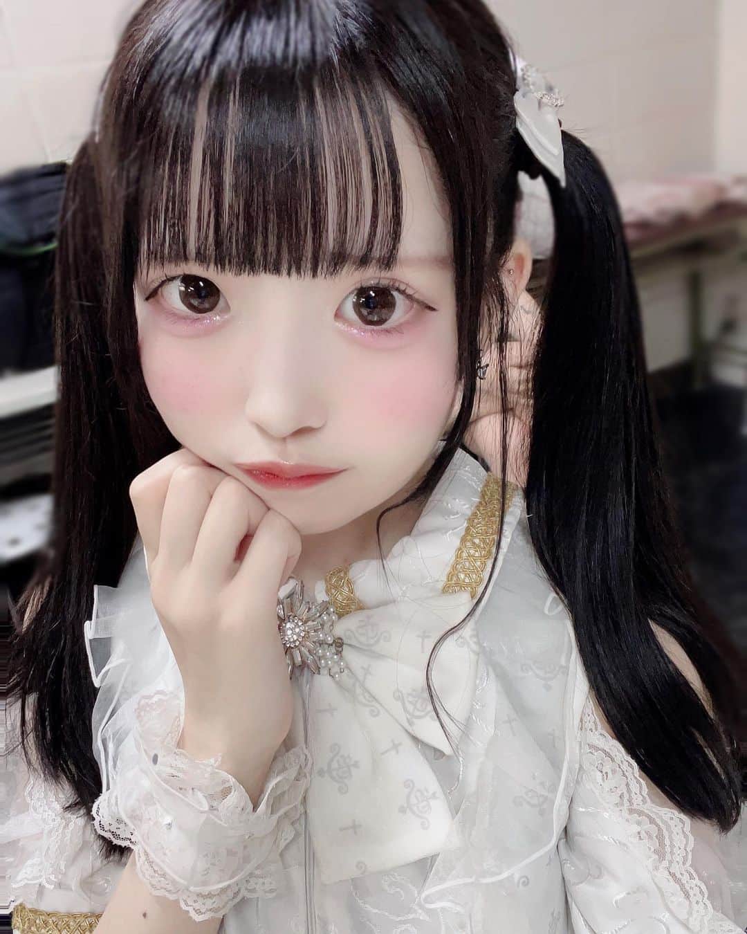 のインスタグラム：「肌荒れ治らないさん、外食やめるさん、お弁当持ち歩きさん  ・  ・  #アイドル #地下アイドル #コンカフェ嬢 #コンカフェ #雰囲気好きな人いいね #地雷女 #地雷系女子 ##地雷女子と繋がりたい #量産型ヲタク #量産型コーデ #jk #jkブランド #プリント倶楽部 #他撮り #自撮り界隈 #自撮り界隈の人と繋がりたい #1mmでもいいなと思ったらいいね #美男美女と繋がりたい #いいねした人全員フォローする #いいね返し #地下アイドル好きな人と繋がりたい #粉我 #偶像 #白色担当」
