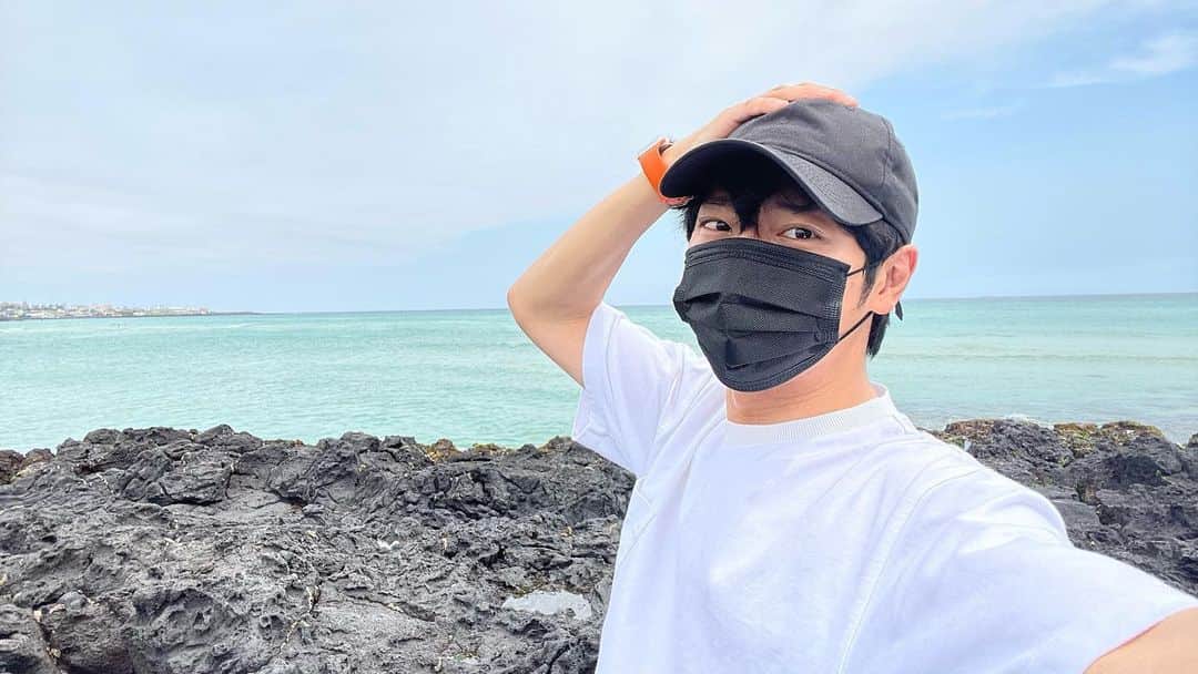 イ・サンヨプのインスタグラム：「갑자기 바다」