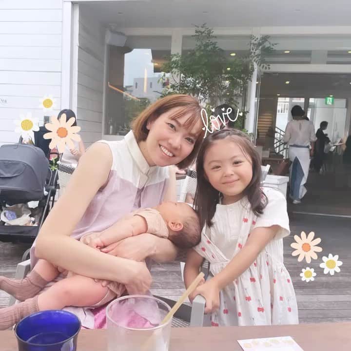 のインスタグラム：「約1年半振りの #ハルカとコハル 🌷💕 「あかちゃんおめでとう」と書かれた 可愛いお手紙ありがとう。大切にするね！ ずーっと仲良し、お友達だよ🫶🥹」