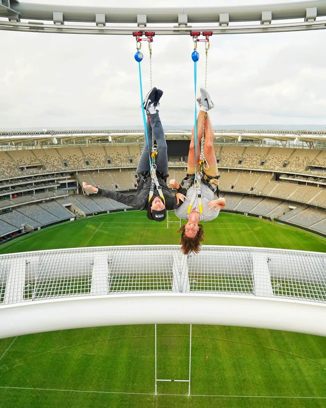 ジェームズ・フェルプスのインスタグラム：「Hanging around at the @optusstadium  We saw the State of Origin game yesterday and head you can hang off the roof of the stadium...so we did! #theozoneperth #wa  #yesIHadALittleHeadRush」