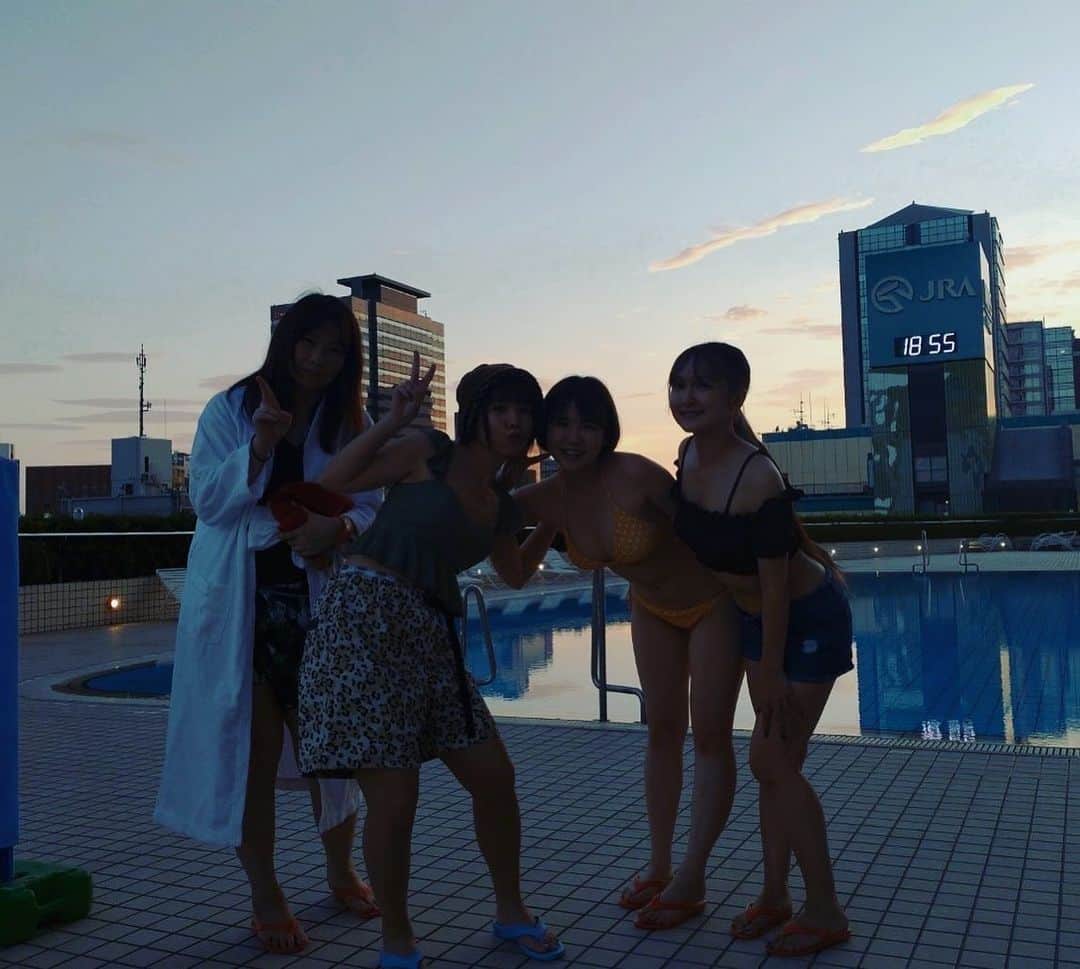 森本レオ子さんのインスタグラム写真 - (森本レオ子Instagram)「パリピサウナして来たの🤍🤎♥️  #poona #ナイトプール #サウナ #東京ドームホテル」6月27日 19時21分 - leocodon