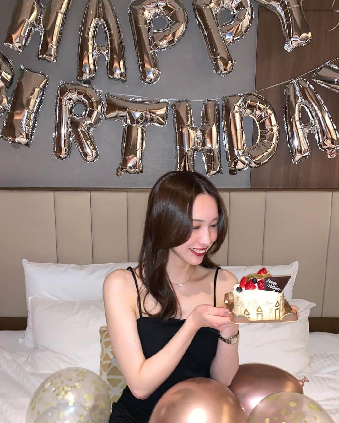 糸川菜央のインスタグラム：「🍾  350日くらい誕生日が離れた親友とお祝いした時のお話！」