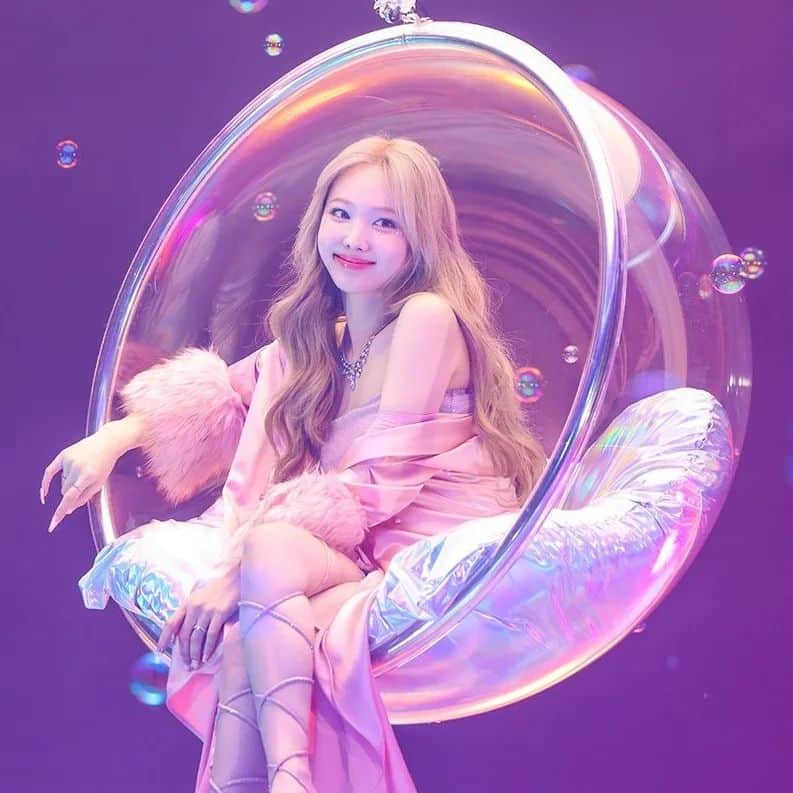 ナヨンのインスタグラム：「♪ © JYPE ↬#Nayeon #TWICE #나연 #트와이스 ♡」
