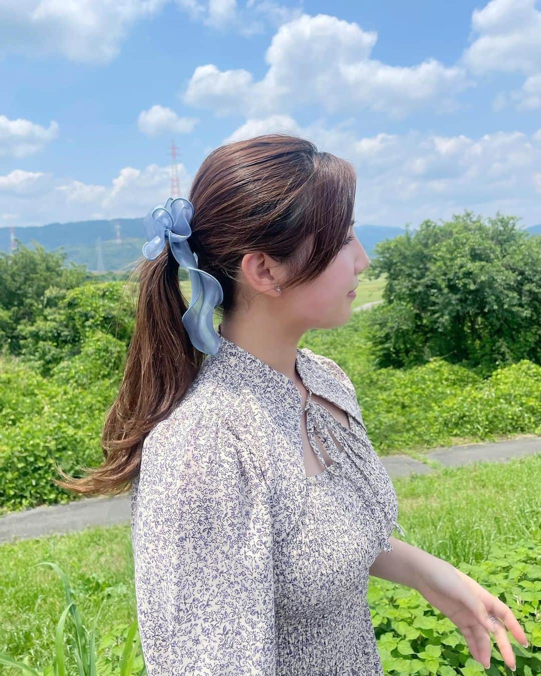 岡畑雛生のインスタグラム：「お婆ちゃんから貰った ワンピース♡  可愛いですね🫠🤍  最近は暑いので熱中症お気をつけて‼︎☺︎  #haircolor #haircut #hairsalon  #makeup #fujifilm_xseries #富士フィルム #instagood #fujifilm #ポートレート #canonphoto #instalove #カメラ女子 #カメラ #l4l #花見川 #ワンピース #夏 #photography #いいね返し」